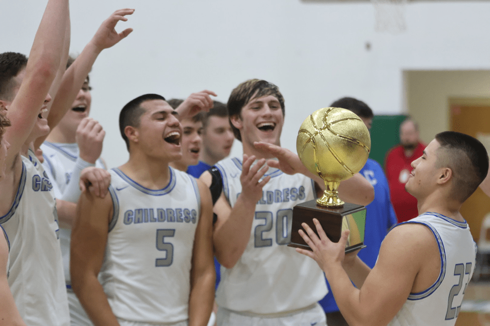 CHILDRESS PULLS AWAY LATE FROM IDALOU TO ADVANCE TO THE 3A REGIONAL TOURNAMENT
