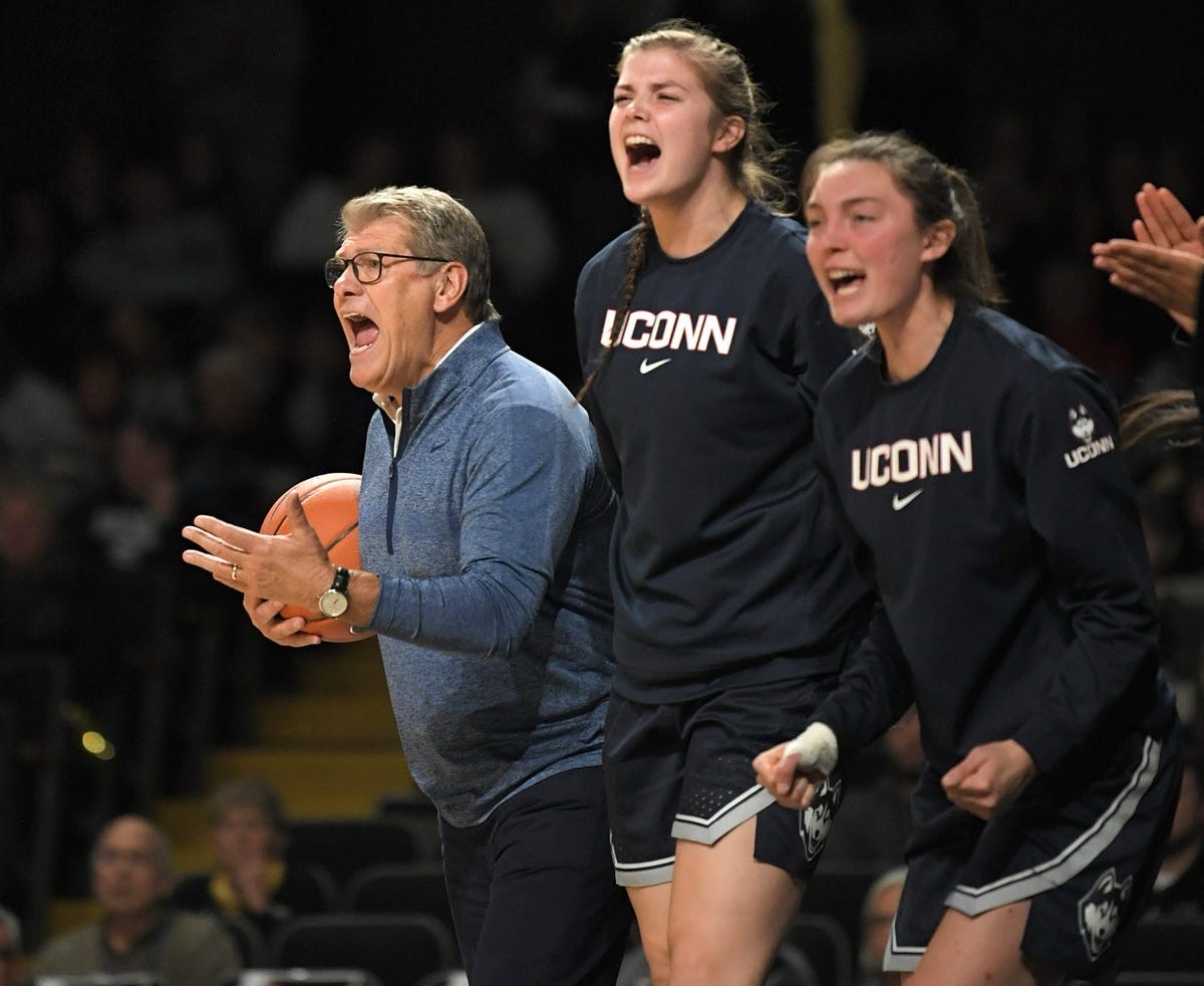 GENO GETS FIVE YEAR EXTENSION FOR UCONN WOMEN’S BASKETBALL