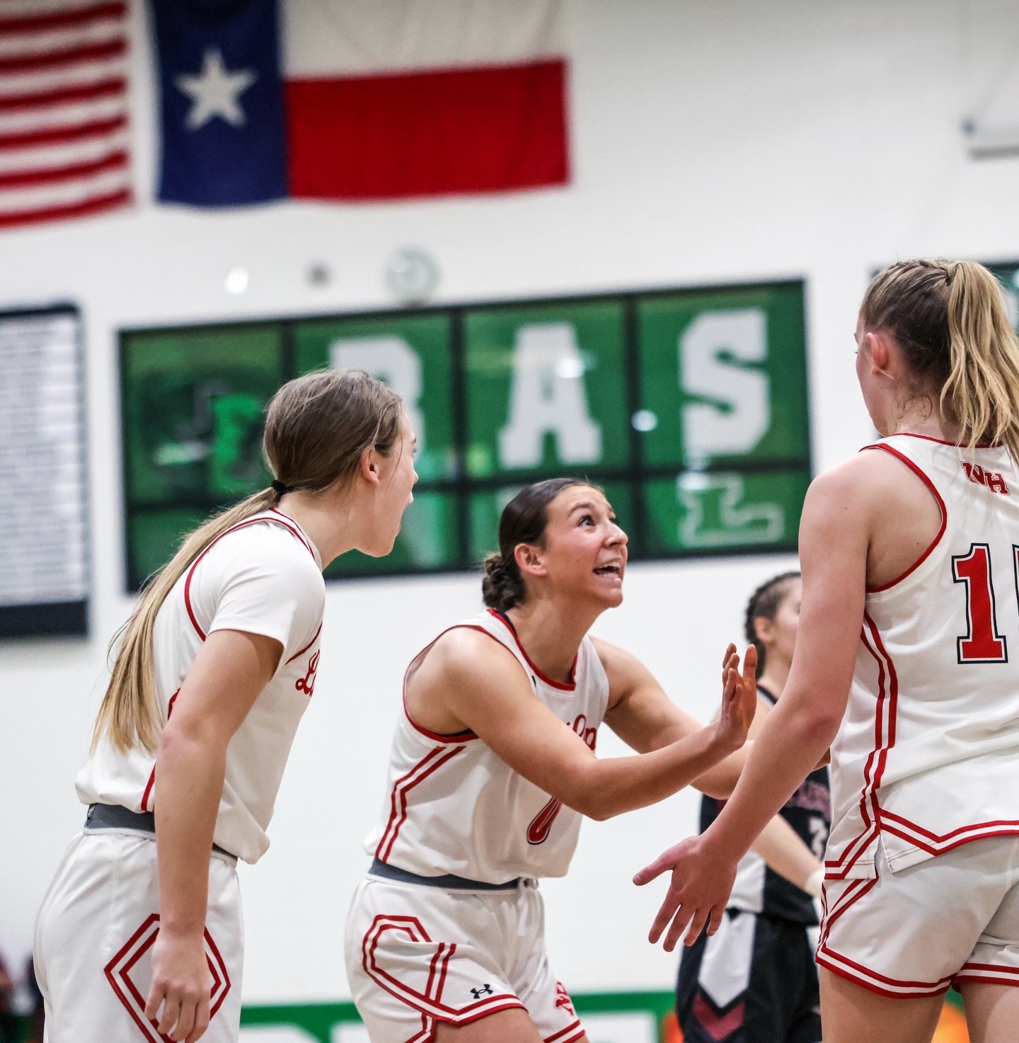 SMITH, BURK POWER LADY LEOPARDS TO THIRD ROUND
